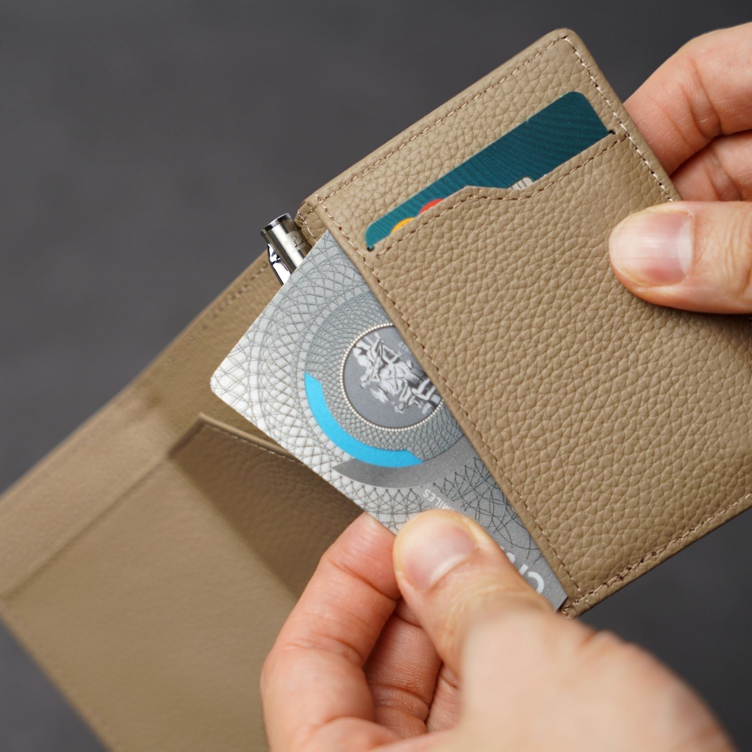 Explorer Wallet - Large Pebbled Leather Edition