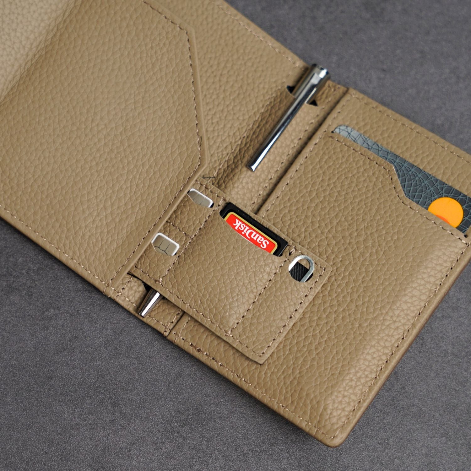 Explorer Wallet - Large Pebbled Leather Edition