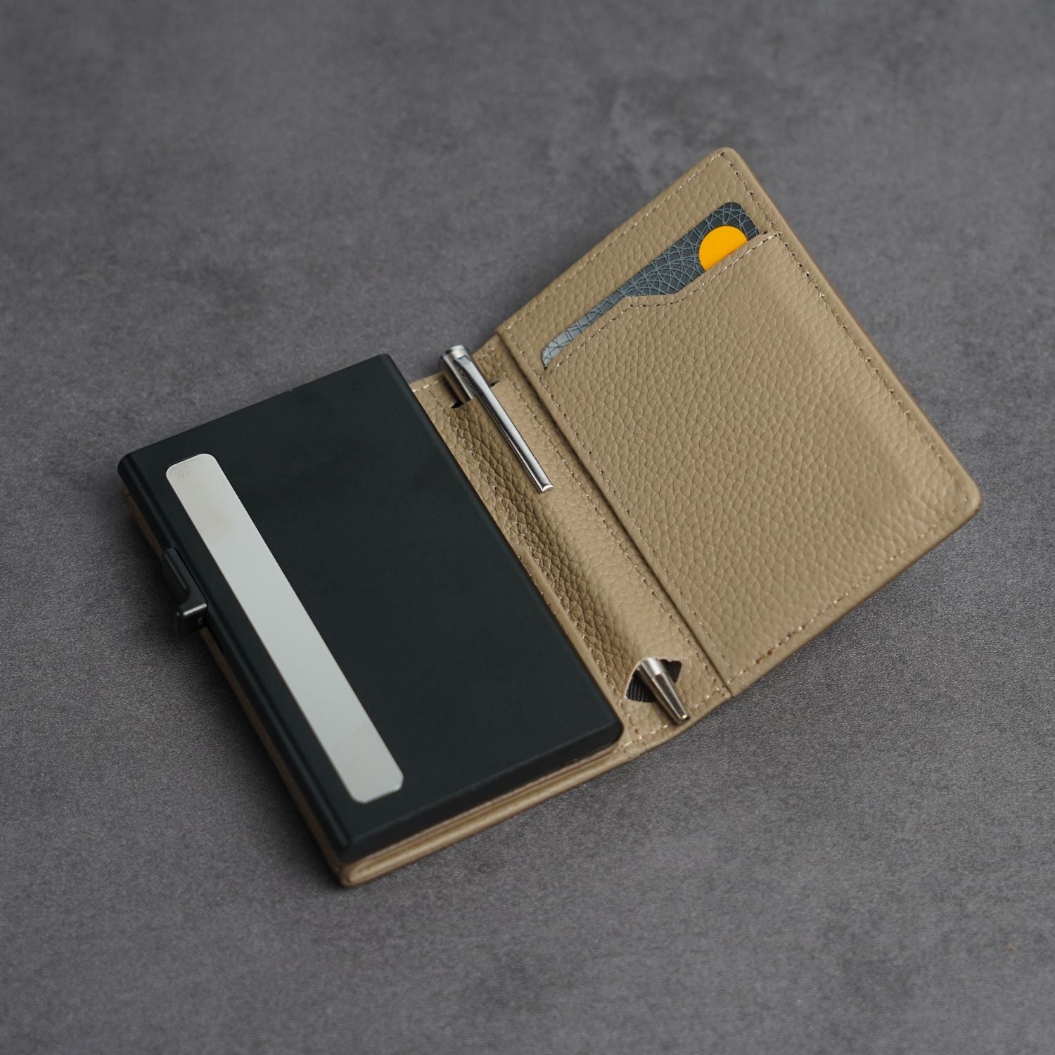Explorer Wallet - Large Pebbled Leather Edition