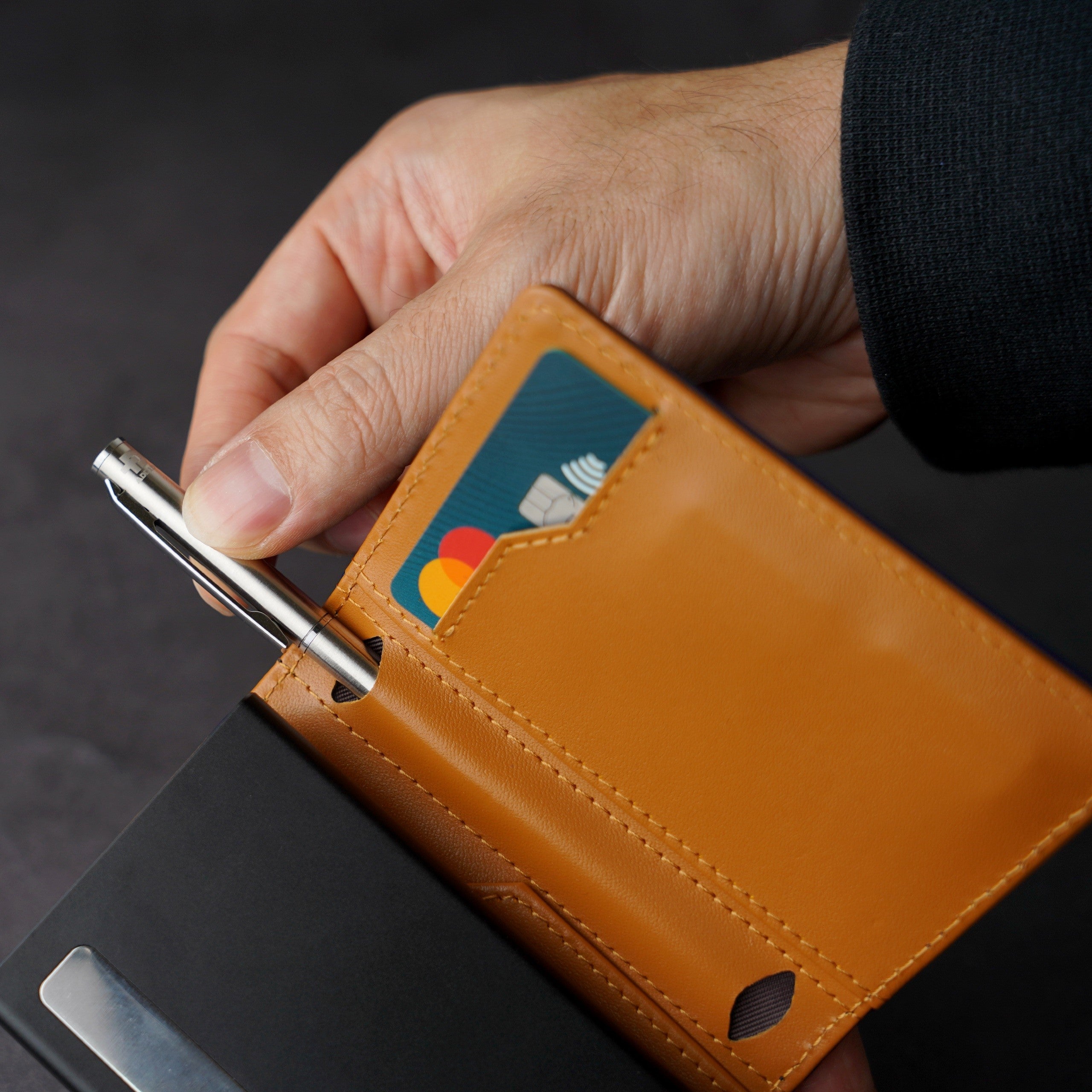 Explorer Wallet - Leather Edition