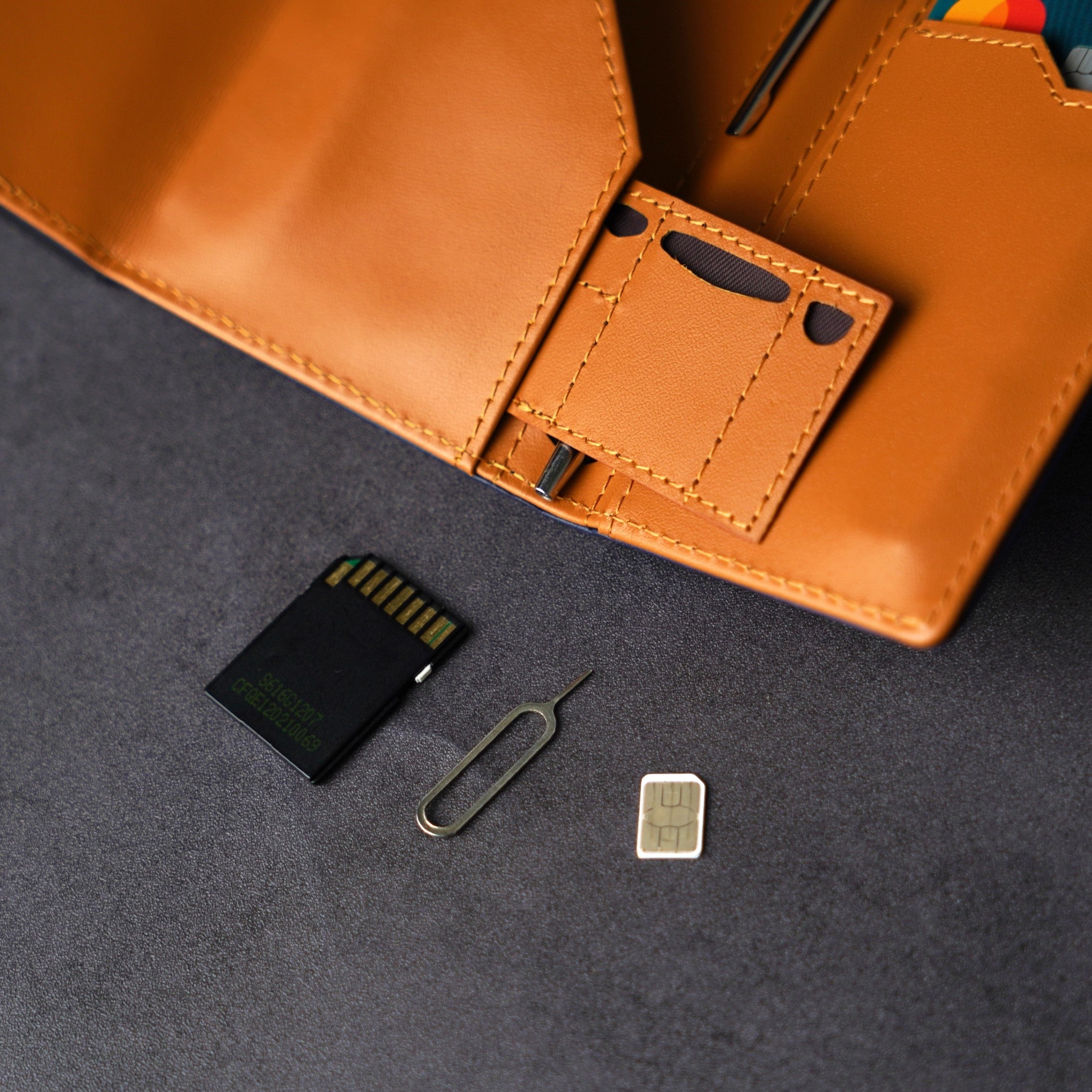 Explorer Wallet - Leather Edition