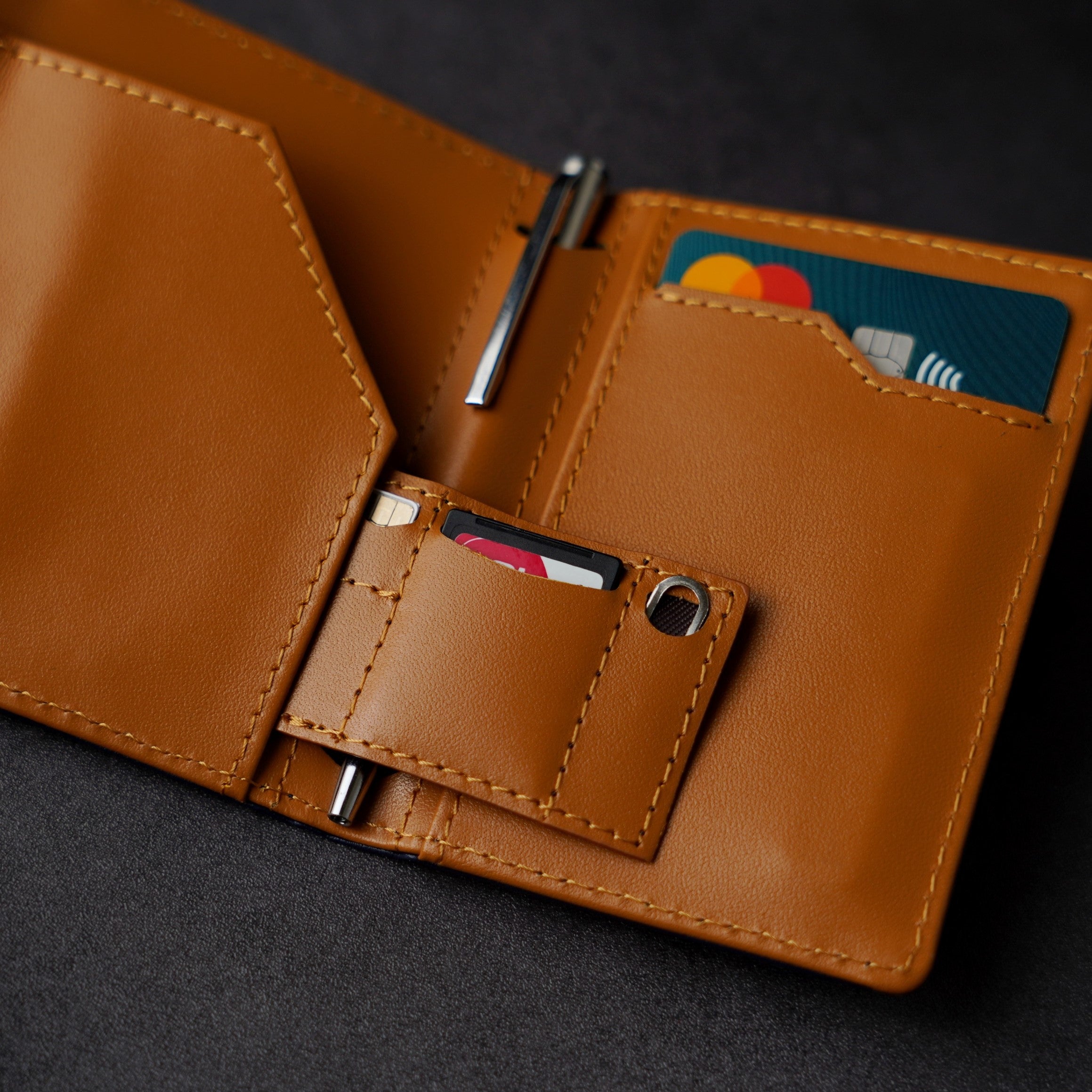 Explorer Wallet - Leather Edition