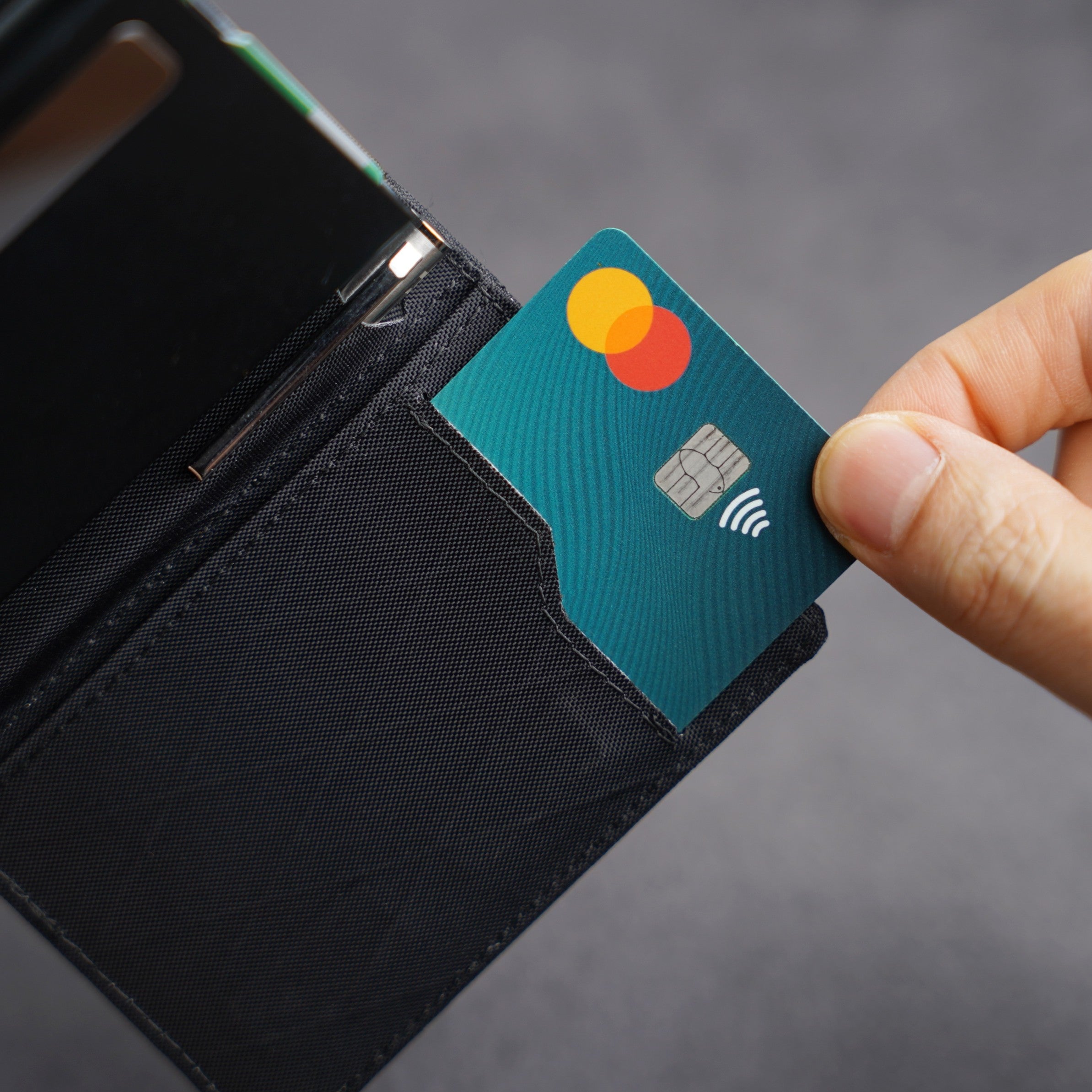 Explorer Wallet (pre-order)
