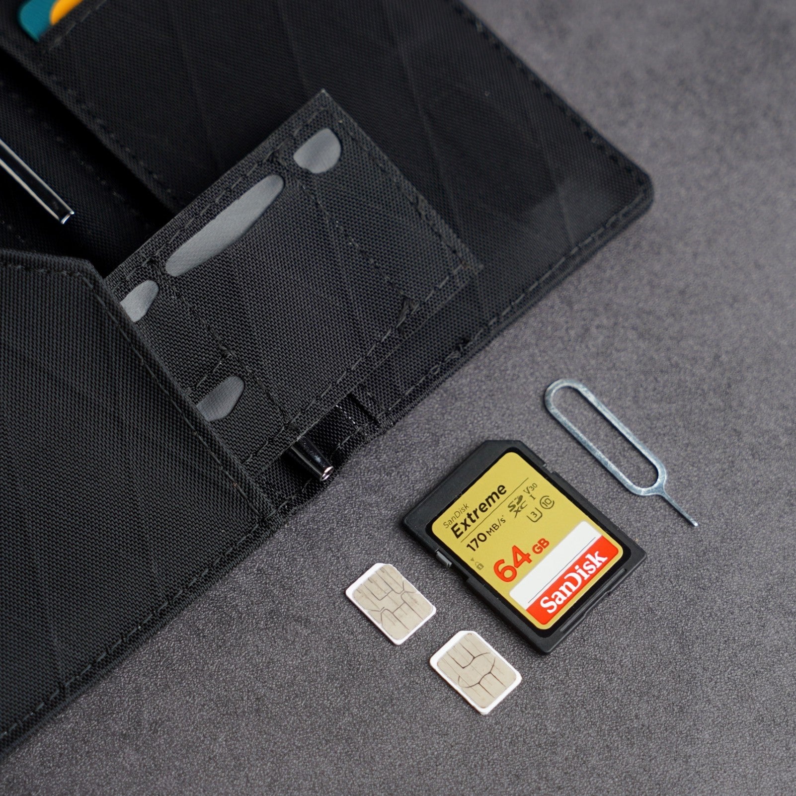 Explorer Wallet (pre-order)