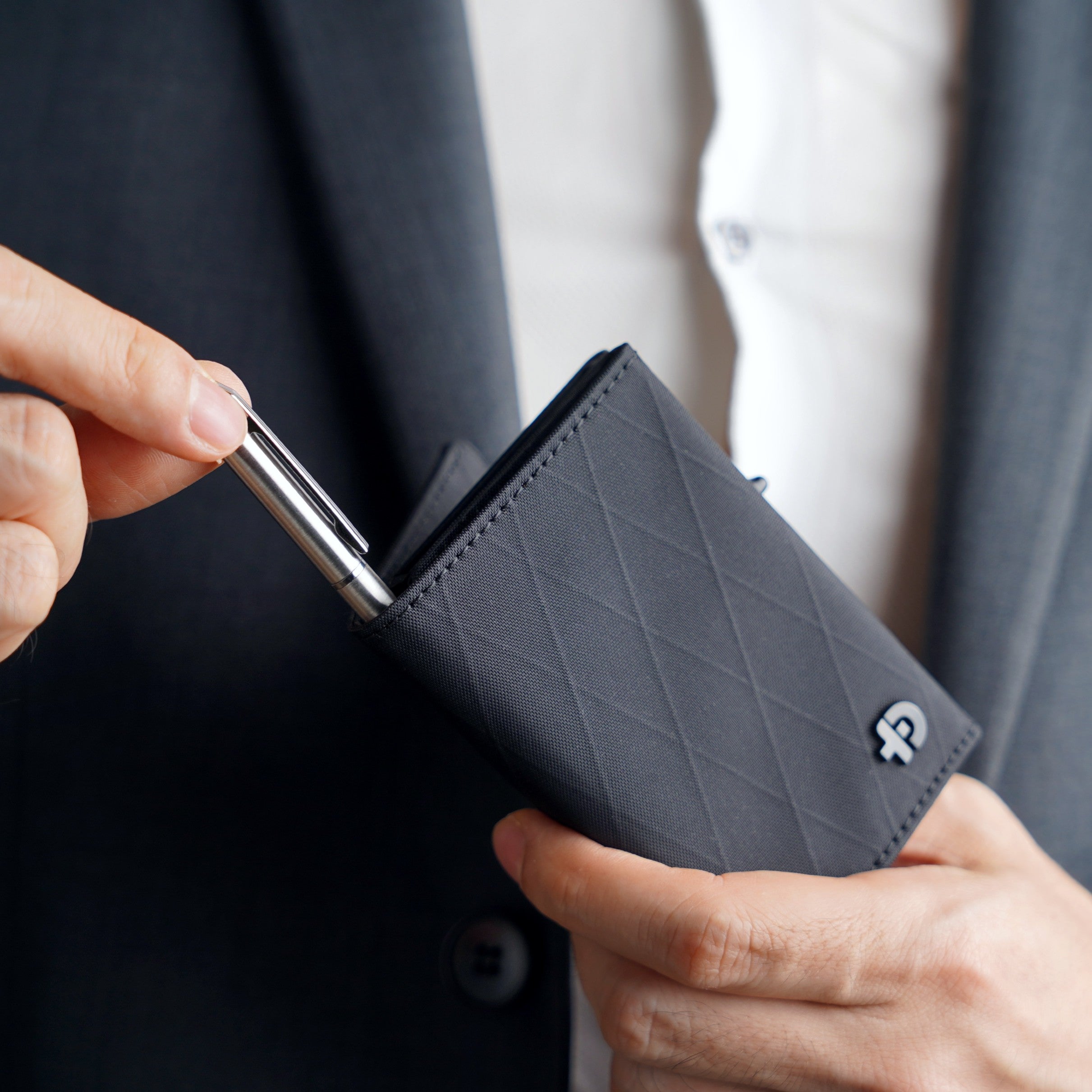 Explorer Wallet (pre-order)