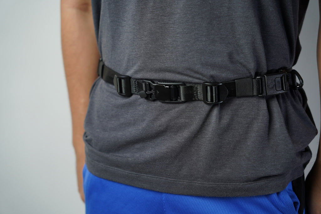 Model wearing the ADD1D Magnetic Waist Strap Pro for ergonomic zero-sway bag stabilization